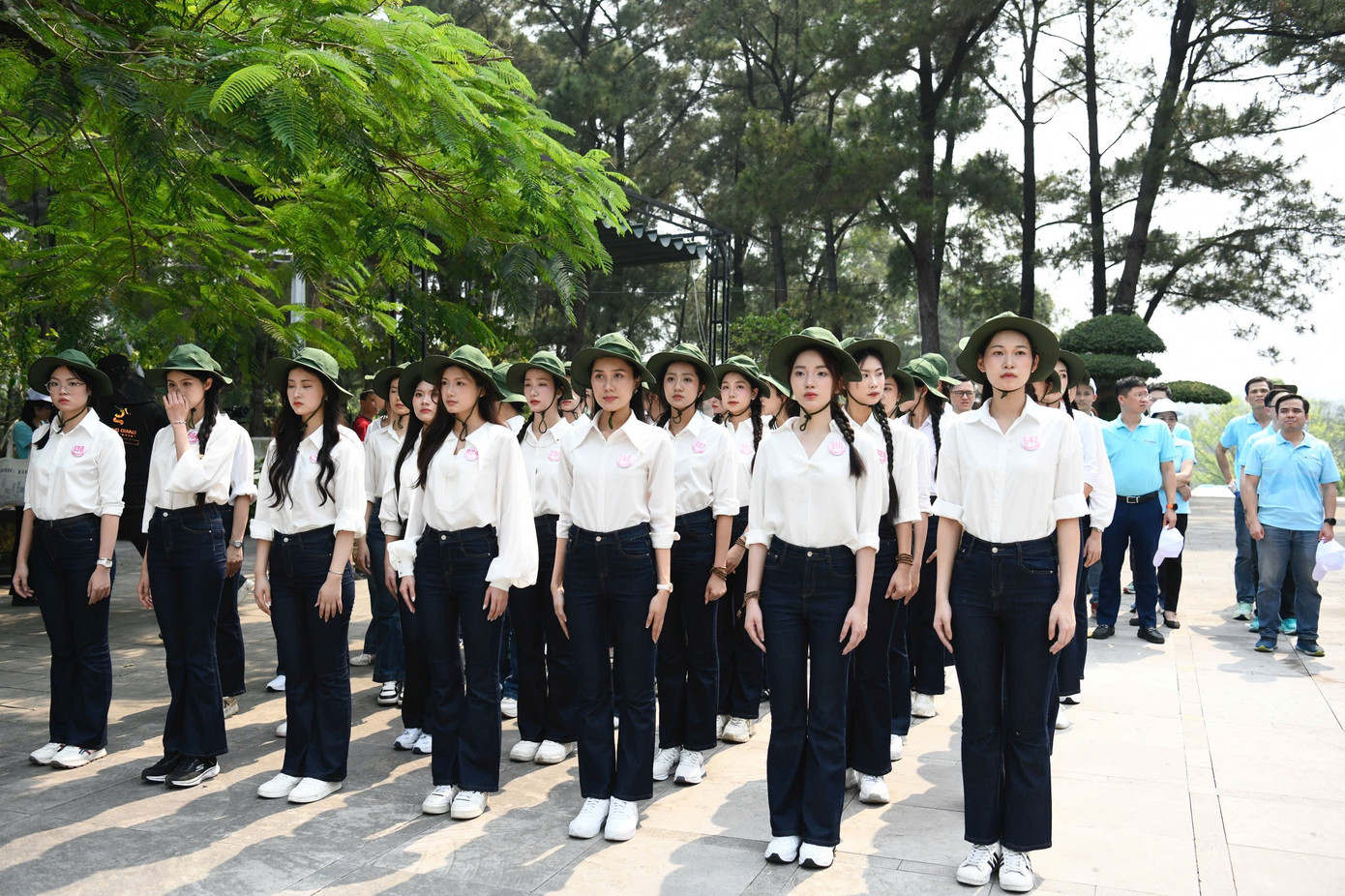 Chiều 28/3, 41 thí sinh Hoa hậu Việt Nam 2024 dâng hương tưởng niệm tại Nghĩa trang liệt sĩ Trường Sơn (Quảng Trị). Đây là hoạt động đồng hành với Giải Vô địch Quốc gia Marathon và cự ly dài báo Tiền Phong lần thứ 66 - năm 2025 (Tiền Phong Marathon 2025).