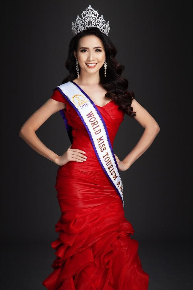 Phan Thị Mơ của &quot;Kiều@&quot; cũng là nhan sắc nổi bật với thành tích ấn tượng tại các cuộc thi sắc đẹp. Năm 2018, cô đã vượt qua 49 đại diện khác để đăng quang ngôi vị Hoa hậu Đại sứ du lịch thế giới. Trước đó, người đẹp Tiền Giang từng lọt vào Top 5 Hoa hậu Việt Nam 2012