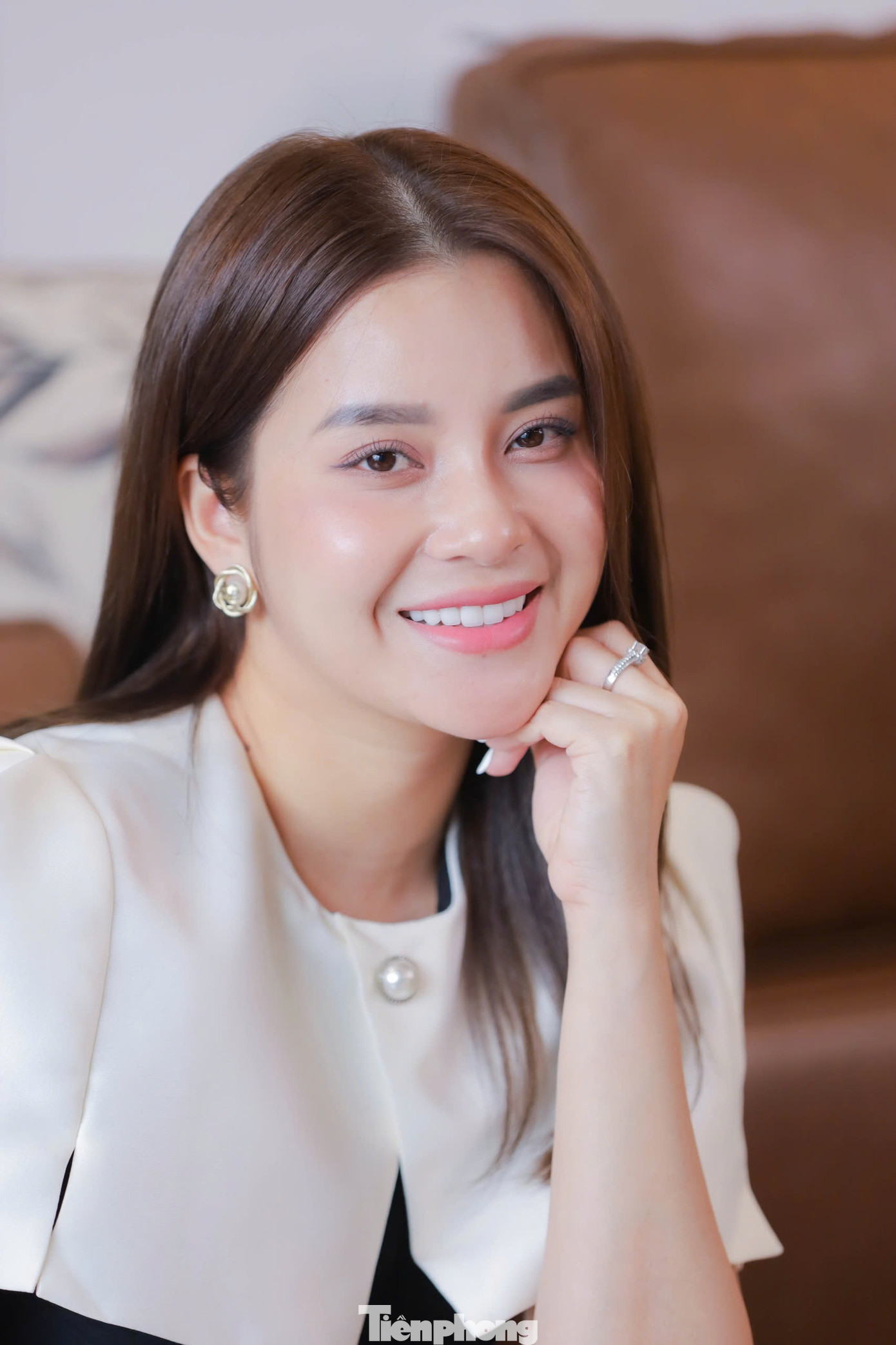 Diễn viên Hoàng Linh Chi vừa đảm nhận vai Thương- mẹ đơn thân trong phim giờ vàng Sao Kim bắn tim Sao Hỏa. Vai diễn này đánh dấu sự trở lại của Linh Chi sau khoảng 10 năm gần như biến mất trên sóng truyền hình.