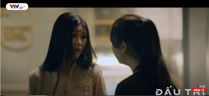 Cô bạn "thân ai nấy lo" quay lưng với Quyên. Cô bạn "thân ai nấy lo" quay lưng với Quyên.