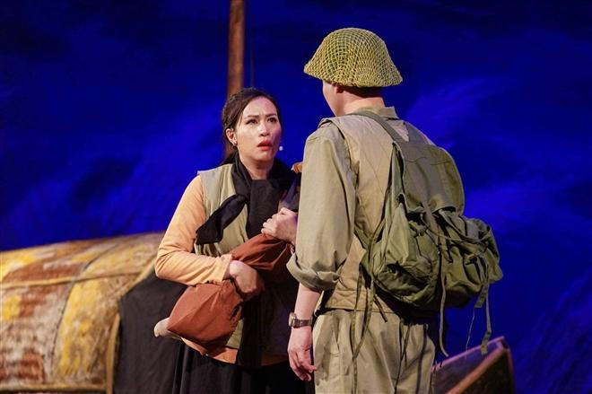 Nữ diễn viên xuất sắc thể hiện vai diễn bà mẹ Việt Nam anh hùng trong vở “Con đò của mẹ” Nữ diễn viên xuất sắc thể hiện vai diễn bà mẹ Việt Nam anh hùng trong vở “Con đò của mẹ”