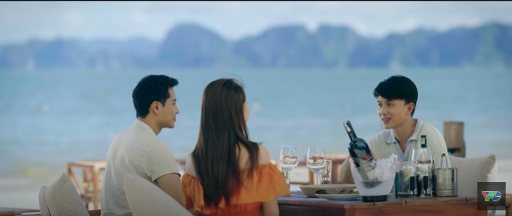 Vũ không mấy vui vẻ khi Lam mời người yêu cũ cùng dùng bữa.