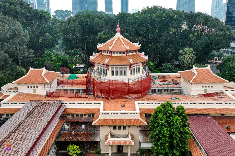 Nằm trong khuôn viên Thảo Cầm Viên còn có Bảo tàng Lịch sử Việt Nam, được xây dựng từ năm 1929. Công trình này hiện trong quá trình tu sửa để bảo tồn giá trị lịch sử. Nằm trong khuôn viên Thảo Cầm Viên còn có Bảo tàng Lịch sử Việt Nam, được xây dựng từ năm 1929. Công trình này hiện trong quá trình tu sửa để bảo tồn giá trị lịch sử.