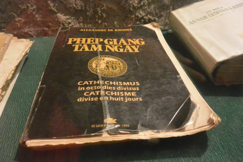 Cuốn sách đầu tiên được in bằng chữ quốc ngữ.