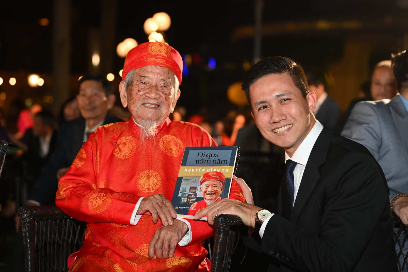 Tác giả đi tàu hỏa từ TPHCM ra Hà Nội để nhận giải.