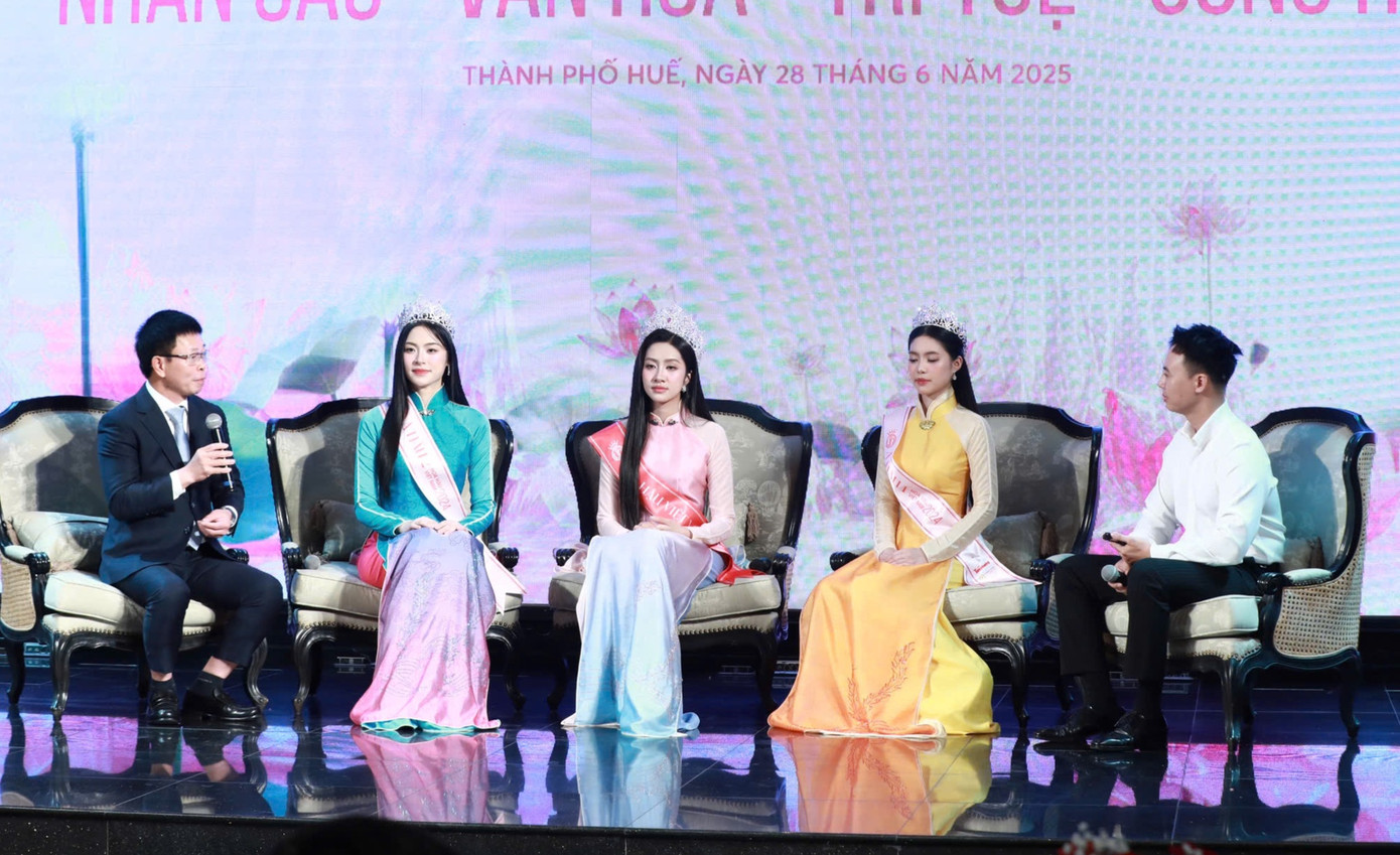 Nhà báo Phùng Công Sưởng (bìa trái) và top 3 Hoa hậu Việt Nam 2024. Nhà báo Phùng Công Sưởng (bìa trái) và top 3 Hoa hậu Việt Nam 2024.