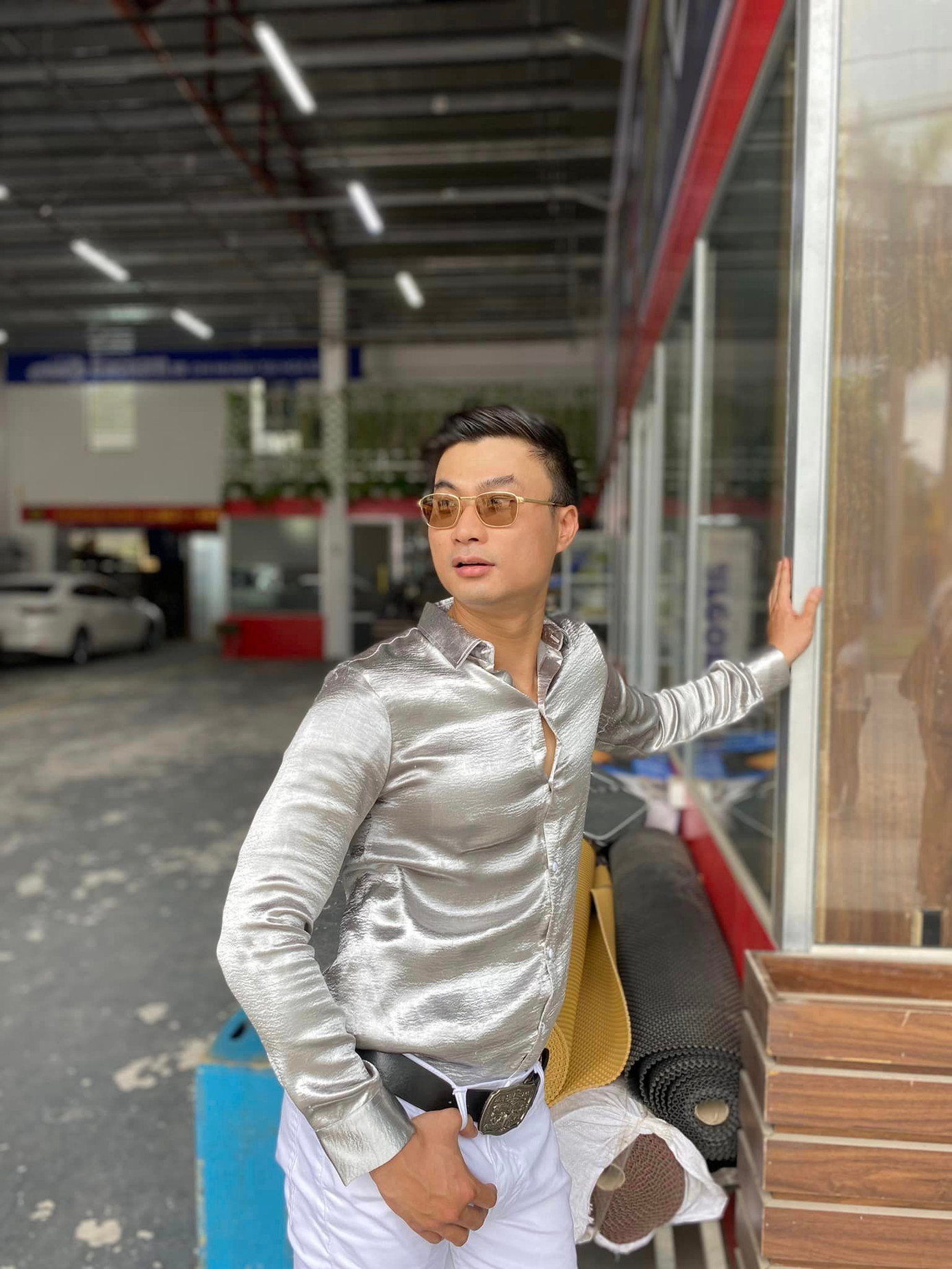 Duy Hưng thành công ở cả dạng vai giang hồ lẫn nhân vật hài hước.