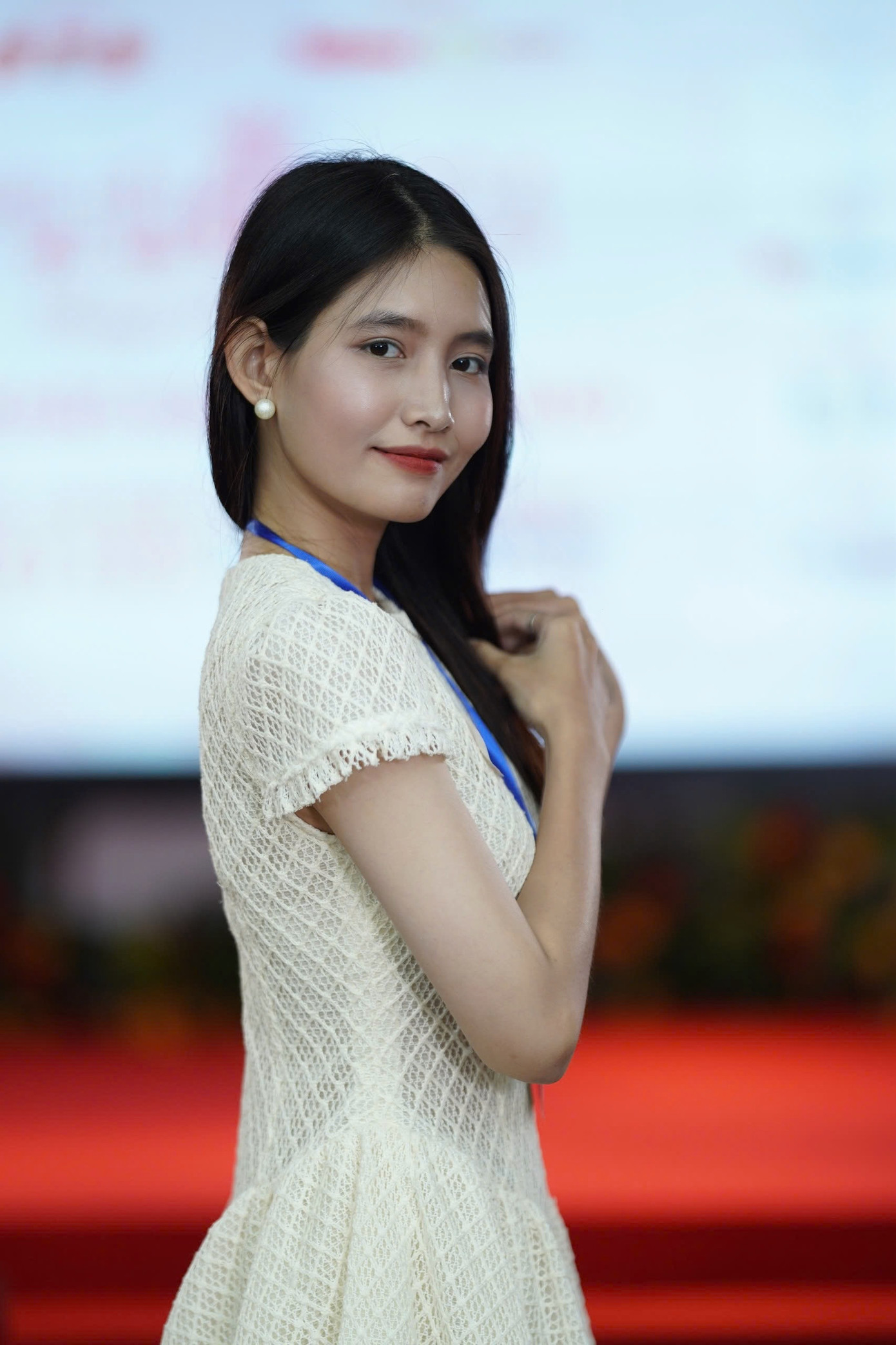 Trong ngày sơ khảo, ban tổ chức bắt đầu đón tiếp thí sinh từ 7h sáng và phát số báo danh. Trước khi vòng sơ khảo bắt đầu, tất cả thí sinh được tập trung tại hội trường để dự màn chào mừng từ ban tổ chức, giám khảo. Sau khi công bố kết quả, các thí sinh lọt vào vòng chung khảo được hướng dẫn, thông báo về lịch trình sắp tới.