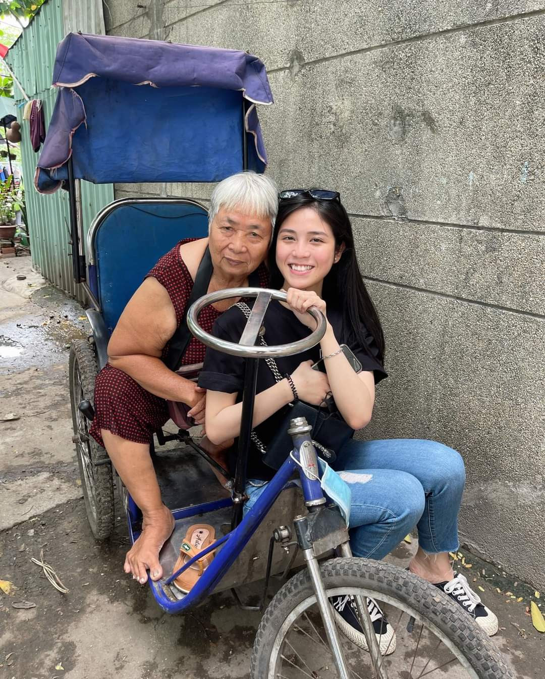 Trúc Phương từng xây dựng được hình ảnh đẹp trên mạng xã hội nhờ chăm làm từ thiện. Trúc Phương từng xây dựng được hình ảnh đẹp trên mạng xã hội nhờ chăm làm từ thiện.