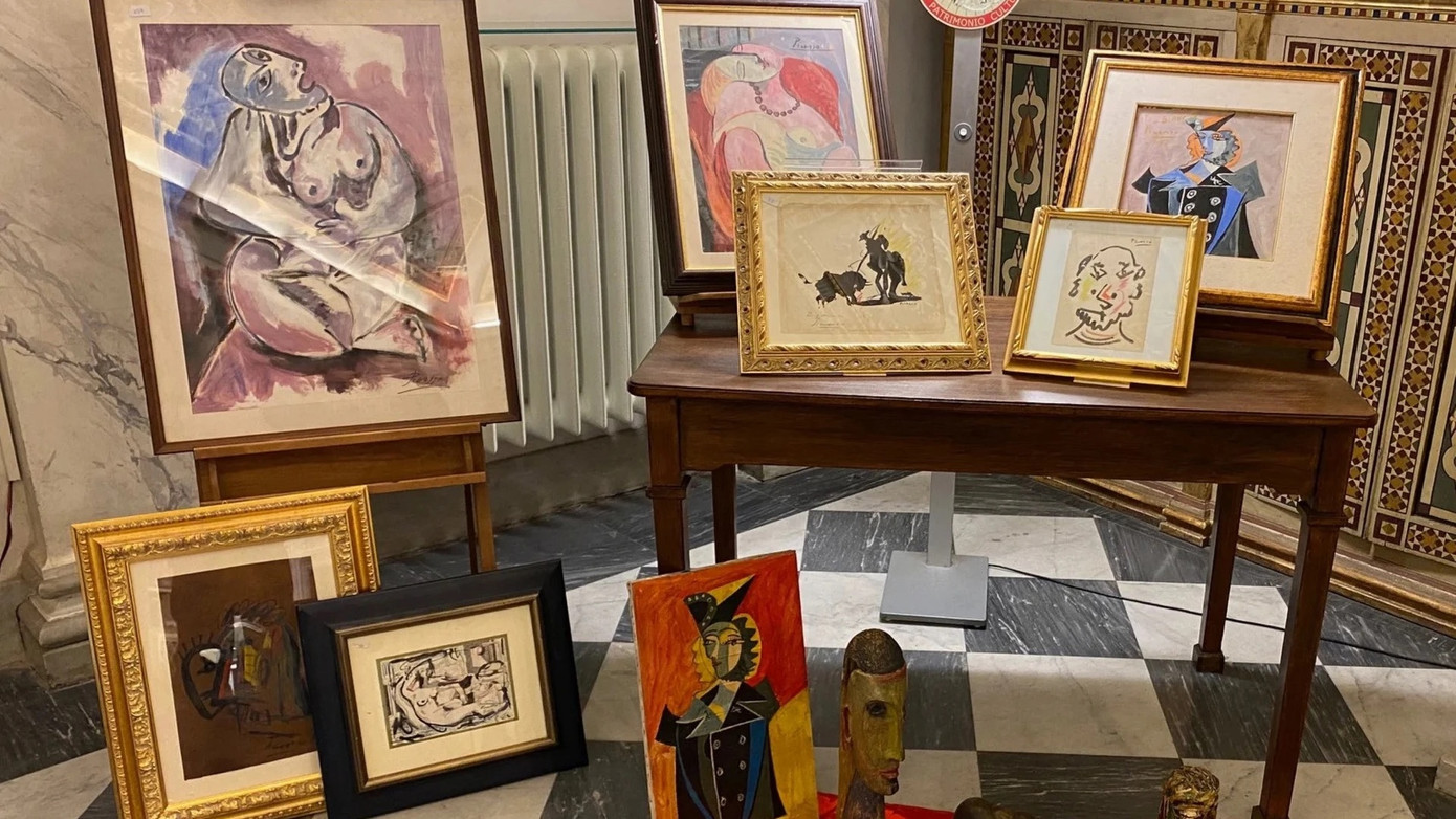 Các tác phẩm của nhiều nghệ sĩ nổi tiếng thế giới như Banksy, Pablo Picasso, Andy Warhol, Van Gogh và Gustav Klimt cũng bị làm giả.