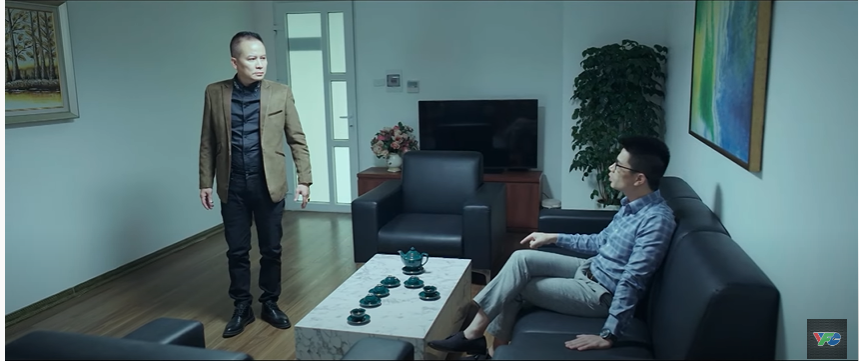 Hiếu nghi ngờ các sếp ở trên đã trừ khử Duy.