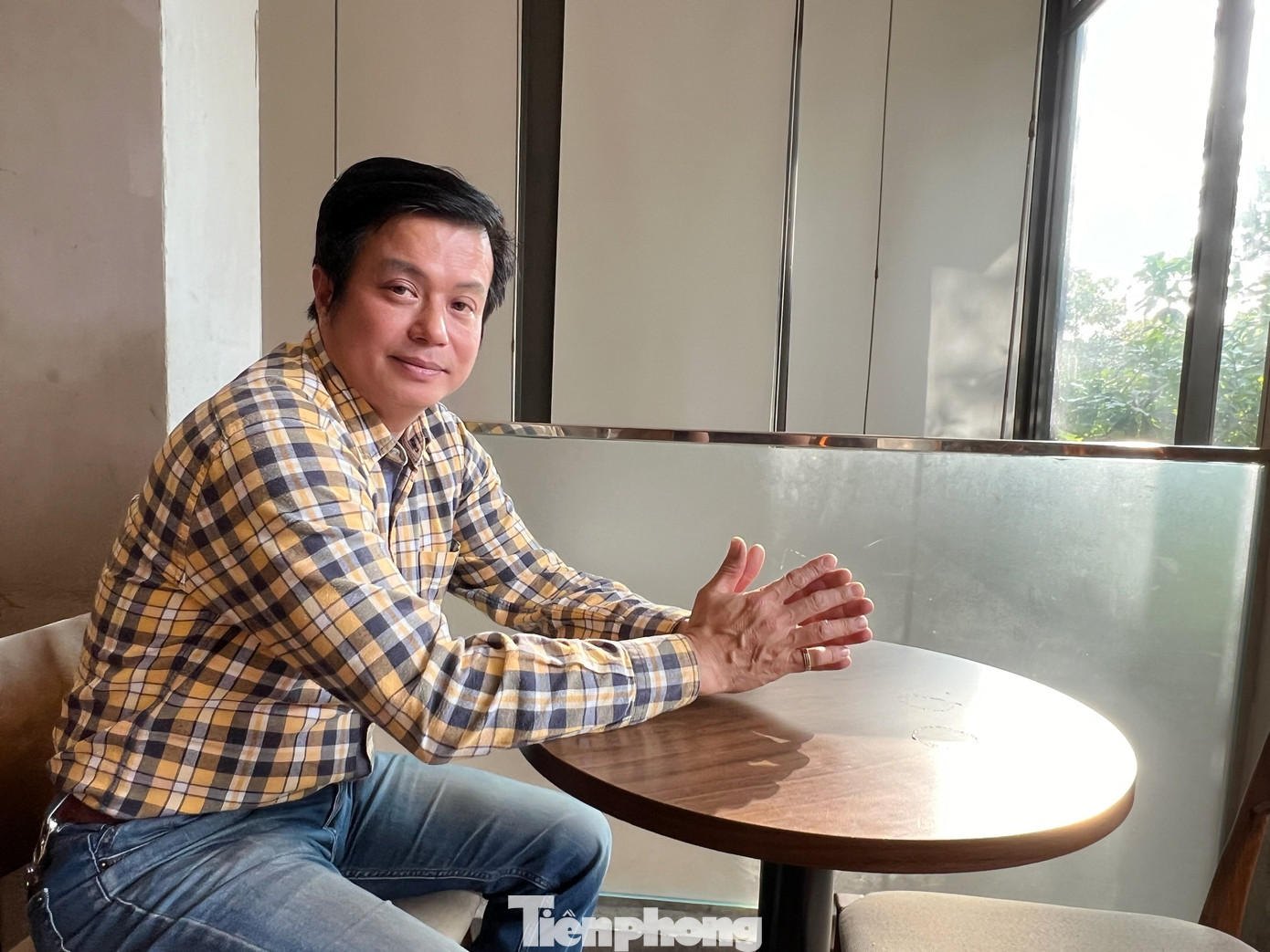 Diễn viên Bá Anh dành nhiều lời khen cho các nghệ sĩ trẻ. Diễn viên Bá Anh dành nhiều lời khen cho các nghệ sĩ trẻ.