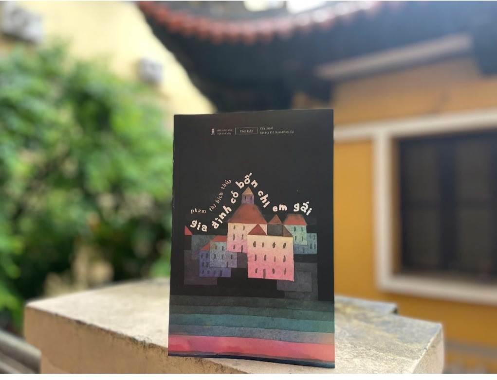 Tác phẩm dày hơn 600 trang.