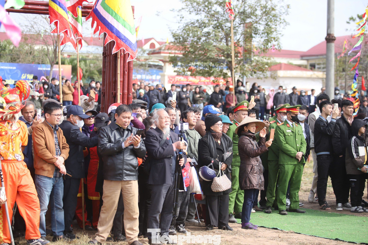 Phần hội có các hoạt động thi đấu thể thao và trò chơi dân gian: hội thi vẽ, trang trí trâu, thi làm bánh dầy của các dòng họ làng Đọi Tam, hội thi cày giỏi, hoạt động trưng bày triển lãm các gian hàng giới thiệu các sản phẩm nông nghiệp, tiểu thủ công nghiệp.