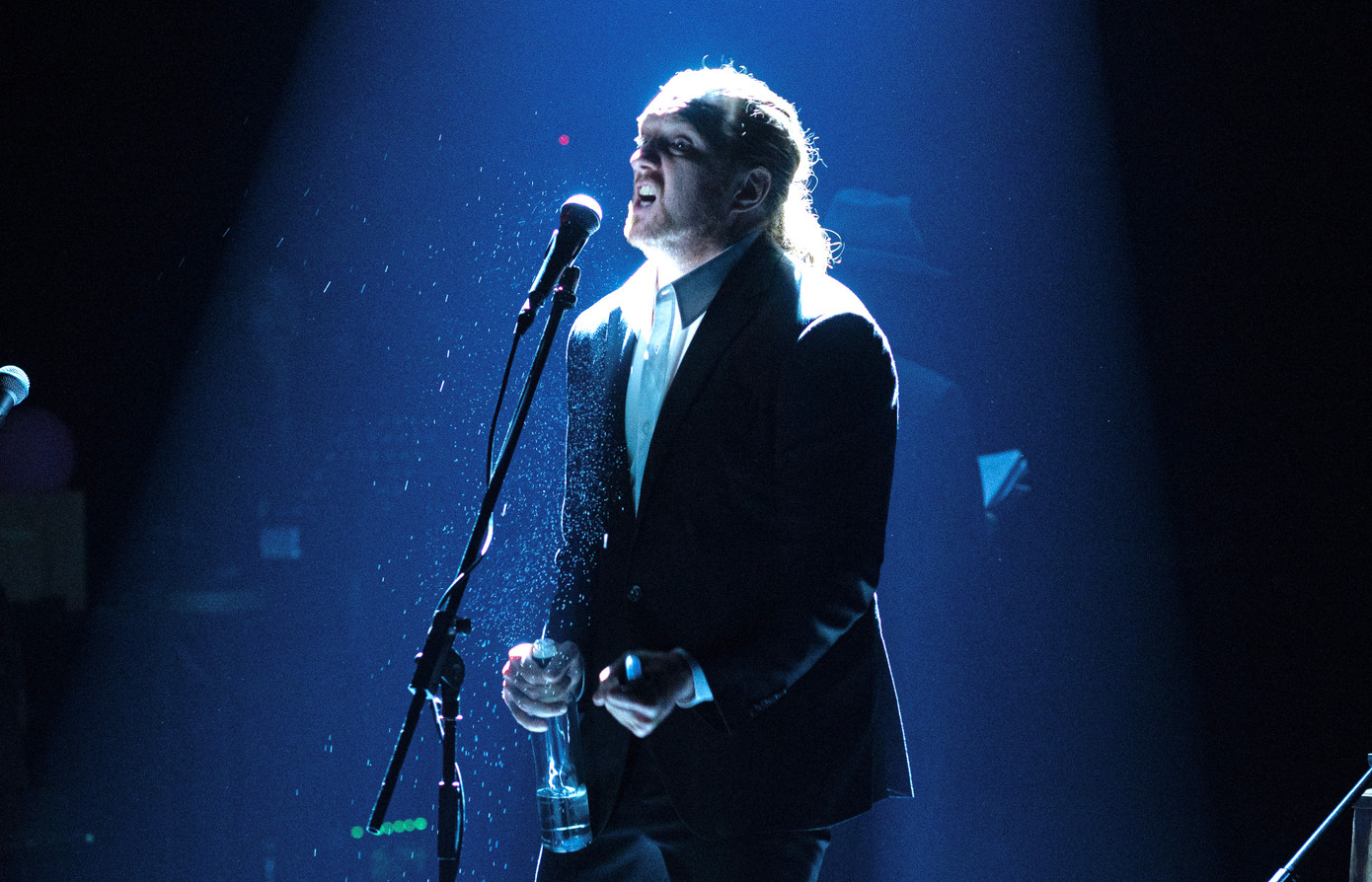 Đạo diễn, nhà sản xuất người Mỹ Aaron Toronto đảm nhận vai Chí Phèo. Đạo diễn, nhà sản xuất người Mỹ Aaron Toronto đảm nhận vai Chí Phèo.