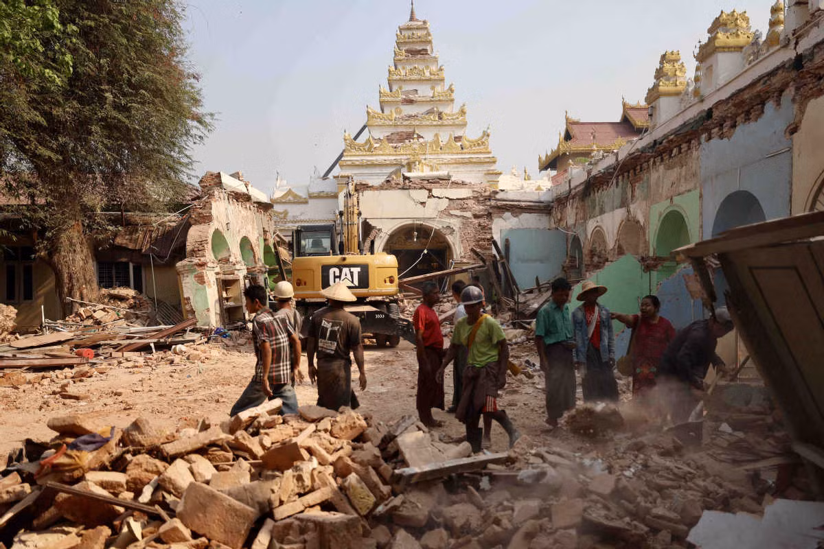 Đền Mahamuni ở Mandalay bị phá hủy.