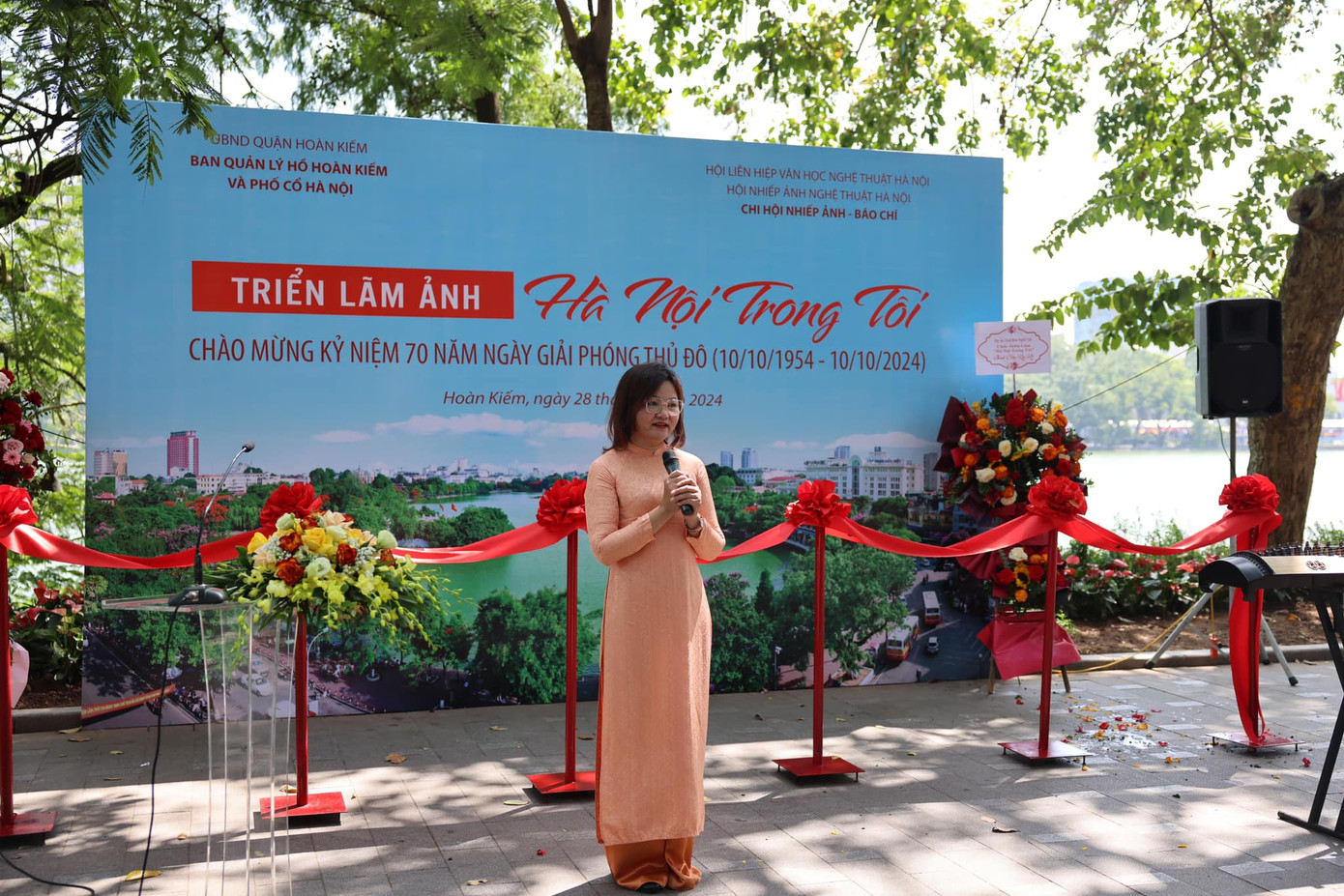 Triển lãm diễn ra tại không gian đi bộ khu vực hồ Hoàn Kiếm. Triển lãm diễn ra tại không gian đi bộ khu vực hồ Hoàn Kiếm.