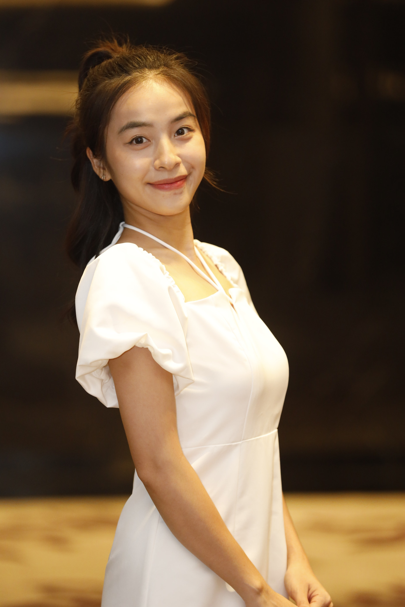 Trần Vân là nữ chính của Làng trong phố.