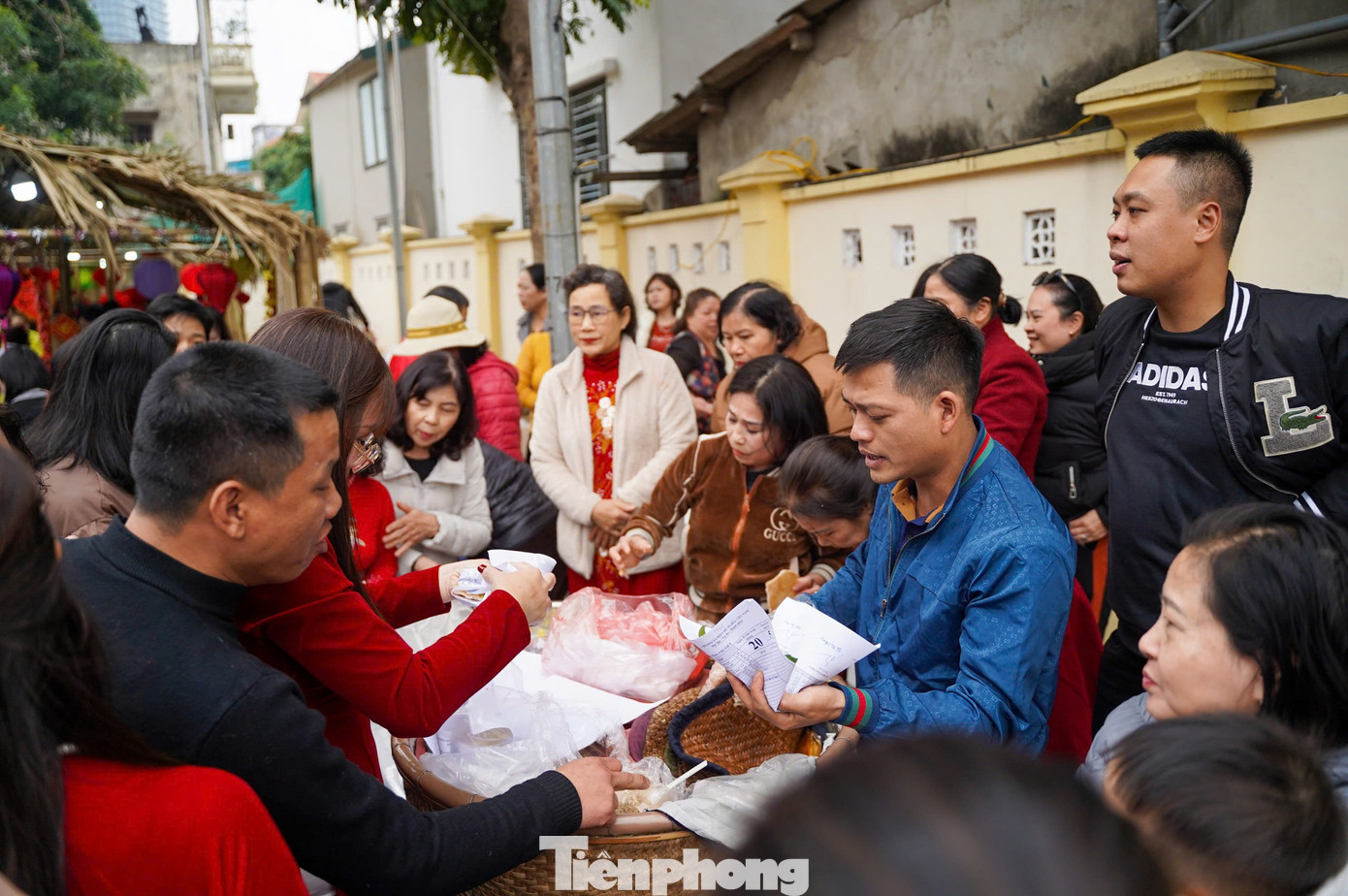 Những mâm xôi có tạo hình độc, lạ ở làng Phú Thượng ảnh 11 Những mâm xôi có tạo hình độc, lạ ở làng Phú Thượng ảnh 11