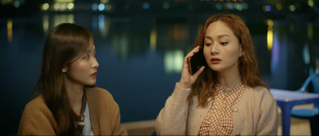 Ba chị em ăn ốc vui vẻ, quên mất chuyện không đem theo đủ tiền. Ảnh: CMH.