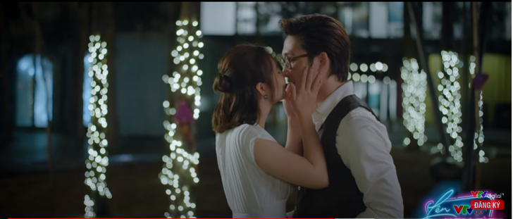 Duy- Trang tận hưởng những giây phút hạnh phúc trước khi đương đầu với sóng gió. Duy- Trang tận hưởng những giây phút hạnh phúc trước khi đương đầu với sóng gió.