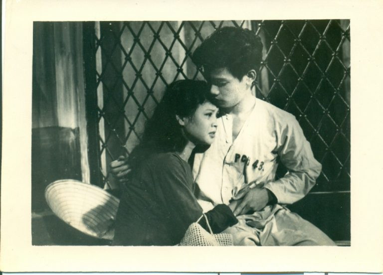 Cảnh trong phim Anh Nguyễn Văn Trỗi sống mãi của đạo diễn Bùi Đình Hạc. Cảnh trong phim Anh Nguyễn Văn Trỗi sống mãi của đạo diễn Bùi Đình Hạc.