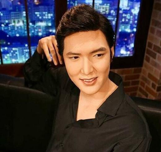 Một sản phẩm tượng sáp khác về mỹ nam xứ kim chi khiến người hâm mộ "ngã ngửa" Một sản phẩm tượng sáp khác về mỹ nam xứ kim chi khiến người hâm mộ "ngã ngửa"