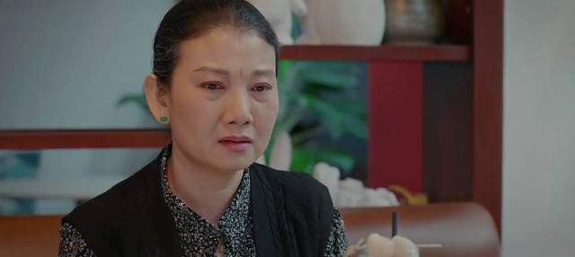 Từ đầu phim, khán giả hiếm thấy những phân cảnh tươi sáng.