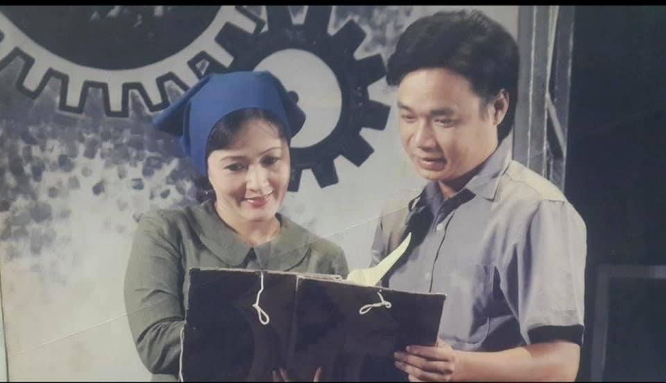 Tuấn Quang và NSND Minh Hòa trong vở kịch Tôi và chúng ta.