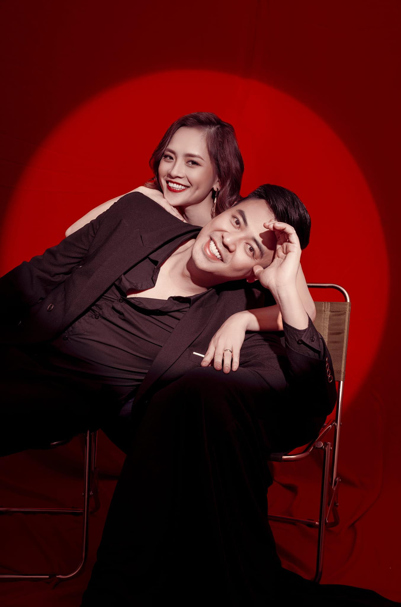 Thúy An kết đôi cùng MC Tuấn Tú trong Anh có phải đàn ông không.