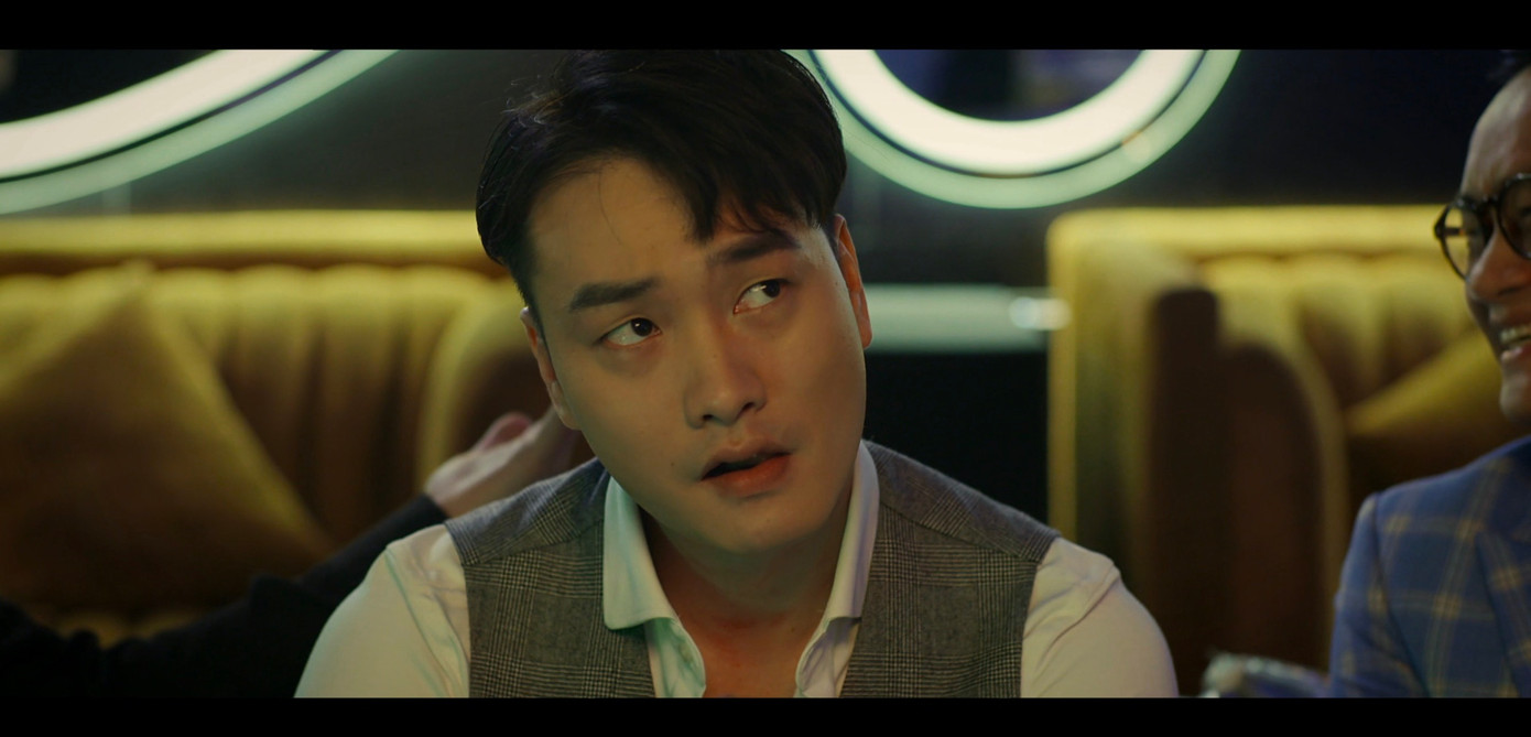 Sự xuất hiện của Khải khiến mối quan hệ Danh - Trâm Anh càng căng thẳng. Sự xuất hiện của Khải khiến mối quan hệ Danh - Trâm Anh càng căng thẳng.