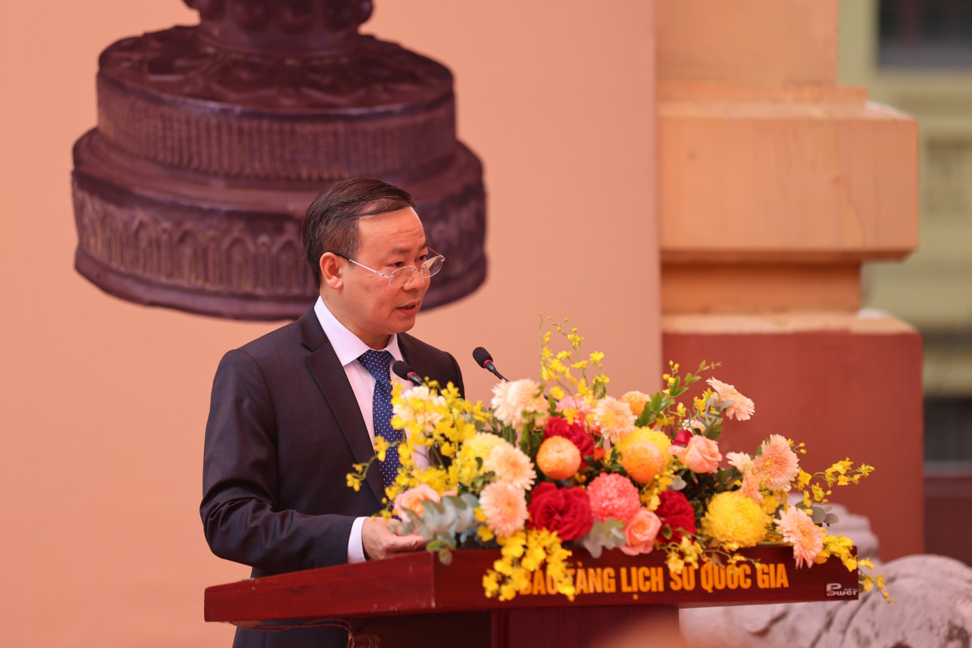 Giám đốc Bảo tàng Lịch sử quốc gia Nguyễn Văn Đoàn khẳng định Bảo tàng đã tiếp nhận và lưu giữ hàng nghìn cổ vật, trong số đó có những cổ vật được hồi hương. "Việc tiếp nhận tượng đồng nữ thần Durga từ phía Hoa Kỳ và Vương quốc Anh là kết quả của quá trình hợp tác, chia sẻ các tư liệu pháp luật liên quan đến việc chống buôn bán trái phép cổ vật của Việt Nam với Hoa Kỳ và Vương quốc Anh", TS. Nguyễn Văn Đoàn nhấn mạnh.