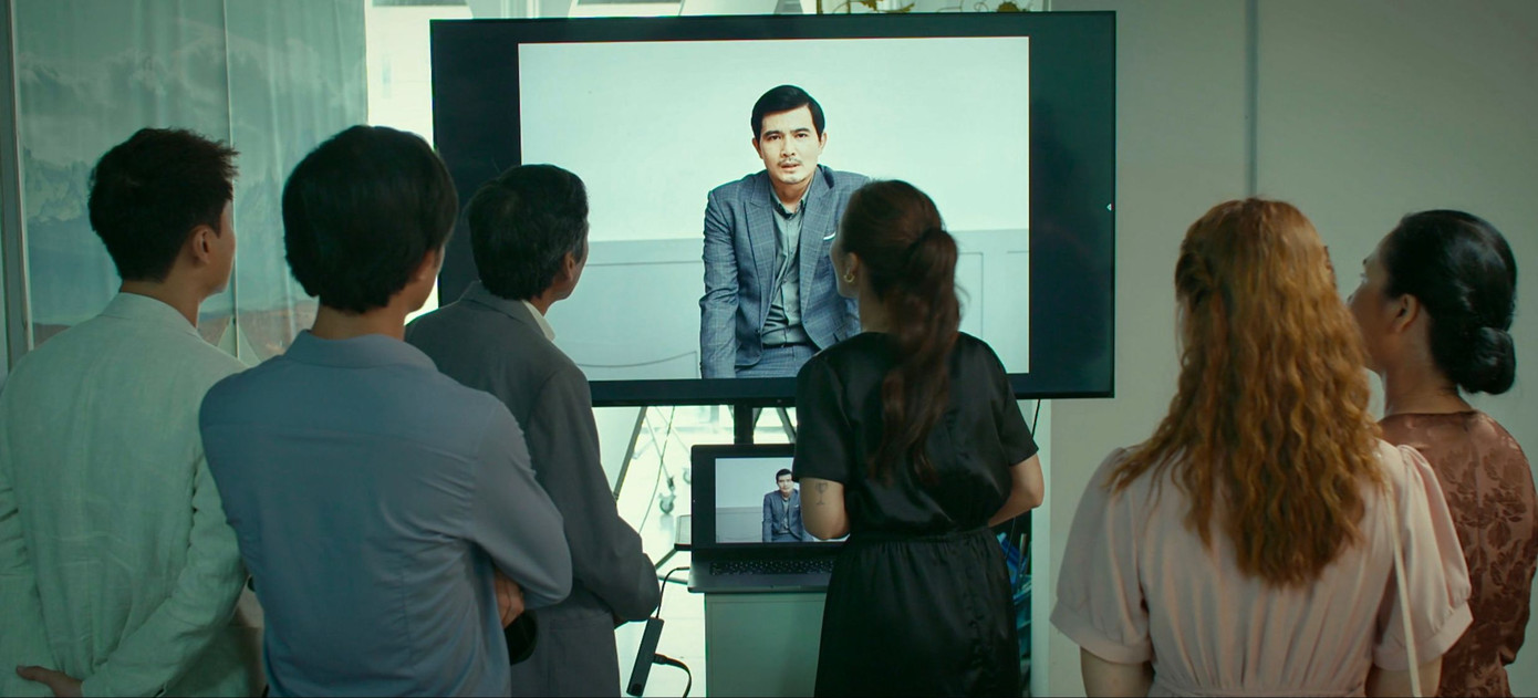 Phương trở lại thành phố để đồng hành với Công trong quá trình chữa bệnh.