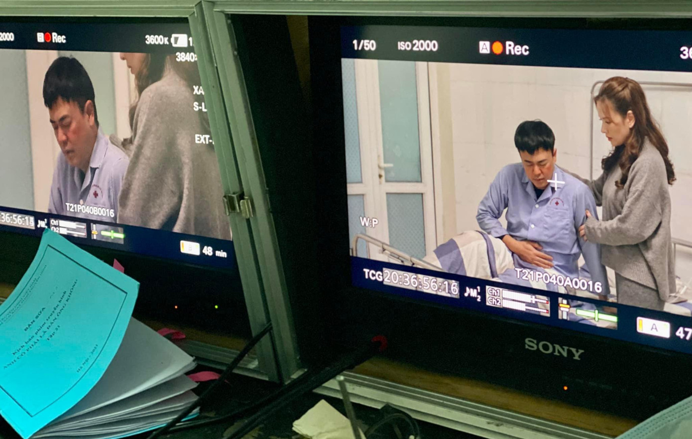 Cô cùng lúc chăm sóc cho cả ba anh chàng Nhật Minh (Hà Việt Dũng), Duy Anh (Tuấn Tú) và Tuấn Khang (Nhan Phúc Vinh).