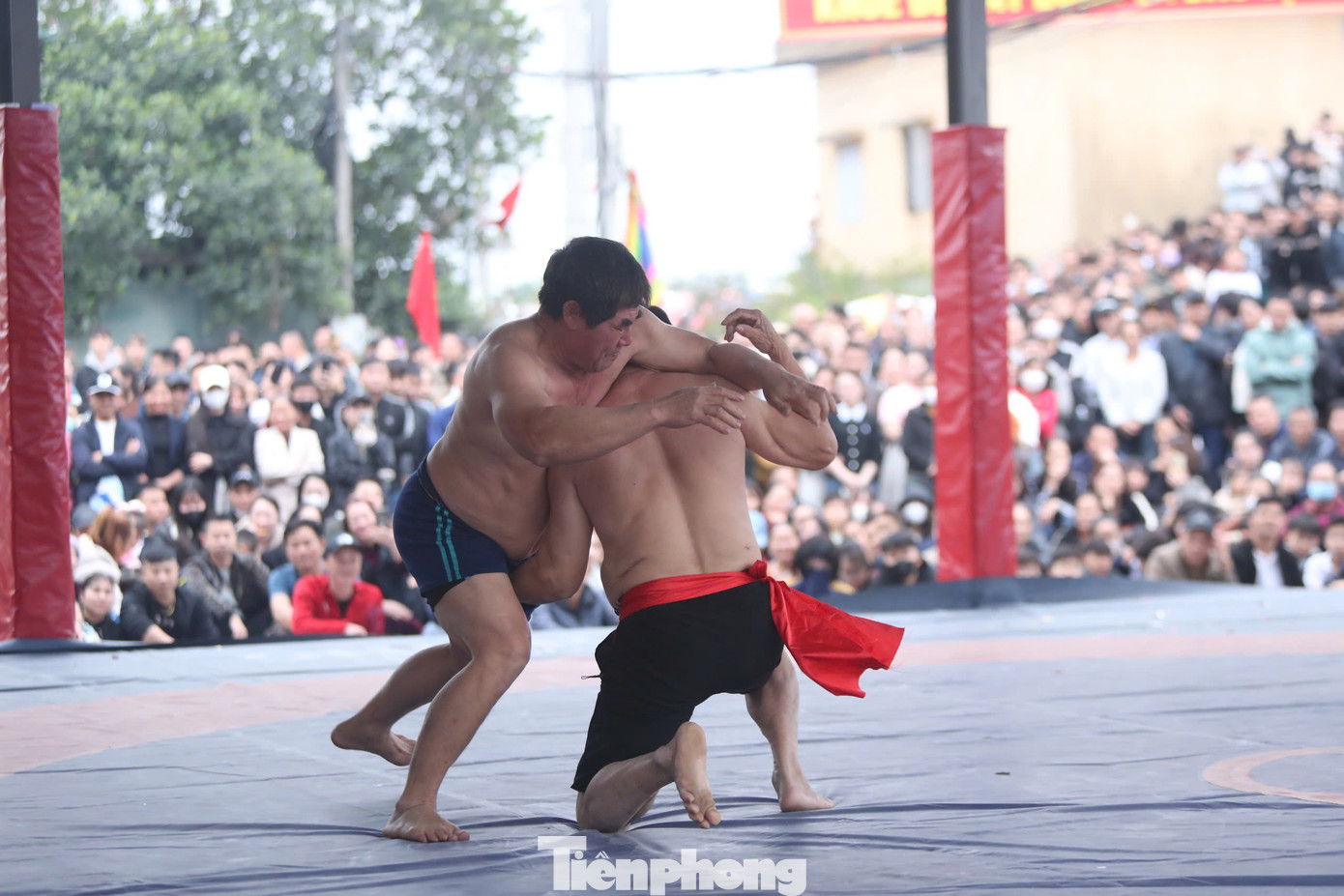 Mỗi trận đấu có hai hiệp chính (5 phút) và một hiệp phụ (3 phút).