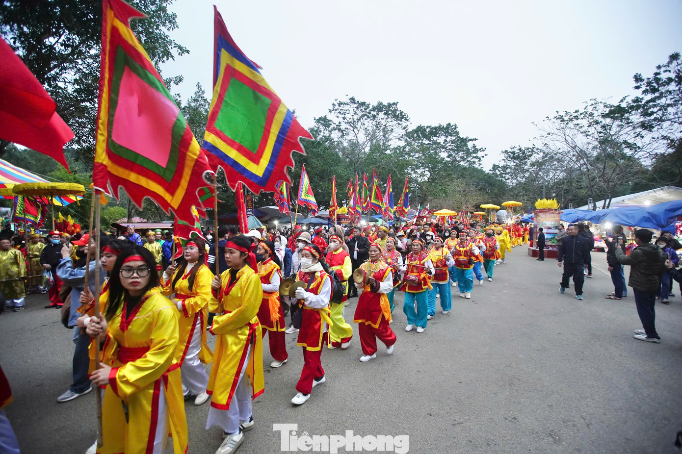 Sáng 3/2 (Mùng 6 tháng Giêng năm Ất Tỵ), lễ hội Gióng đền Sóc khai mạc tại Khu di tích quốc gia đặc biệt đền Sóc, huyện Sóc Sơn.