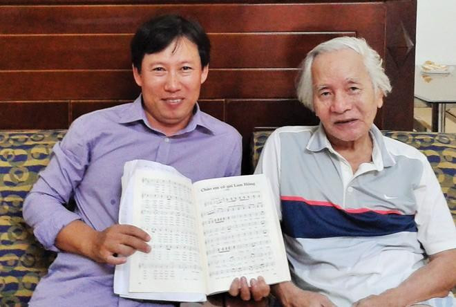 Nhạc sĩ Ánh Dương (phải) và nhà báo Nguyên Anh. Ảnh: Nguyên Anh. Nhạc sĩ Ánh Dương (phải) và nhà báo Nguyên Anh. Ảnh: Nguyên Anh.