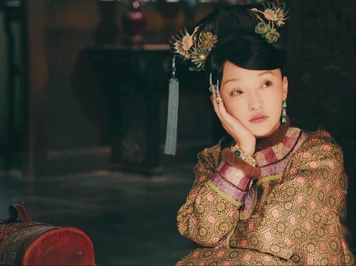 Năm 2018, chỉ tính riêng vai diễn trong bộ phim Hậu cung Như Ý truyện, Châu Tấn đã kiếm được 95 triệu NDT (hơn 337 tỉ đồng), kèm theo đó là hàng loạt các hợp đồng quảng cáo lớn, nhỏ