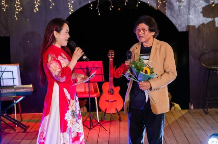 Nhạc sĩ Nguyễn Duy Khoái trong một sự kiện âm nhạc.