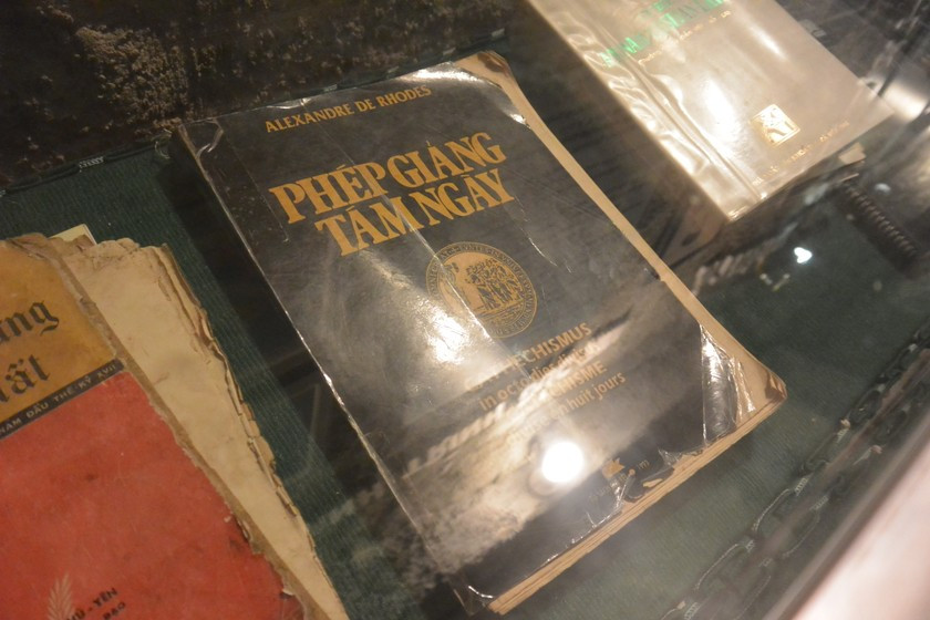 Cuốn sách đầu tiên được in bằng chữ quốc ngữ.