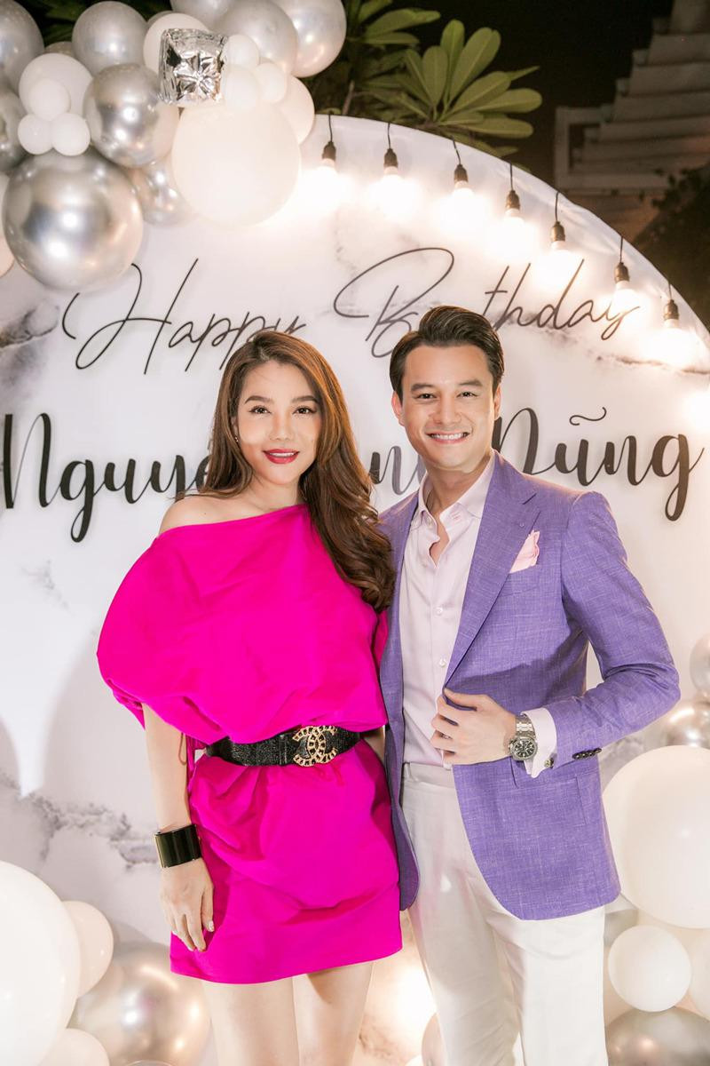 Nữ diễn viên "Áo lụa Hà Đông" xuất hiện trong tiệc sinh nhật của bạn trai tin đồn Nữ diễn viên "Áo lụa Hà Đông" xuất hiện trong tiệc sinh nhật của bạn trai tin đồn