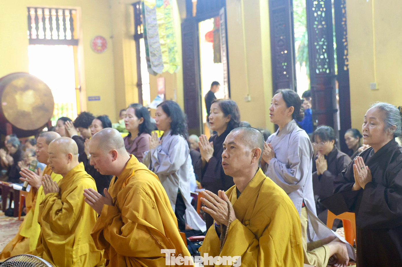 Tăng ni, Phật tử nhất tâm cầu nguyện. Ảnh: Nguyễn Trọng Tài. Tăng ni, Phật tử nhất tâm cầu nguyện. Ảnh: Nguyễn Trọng Tài.