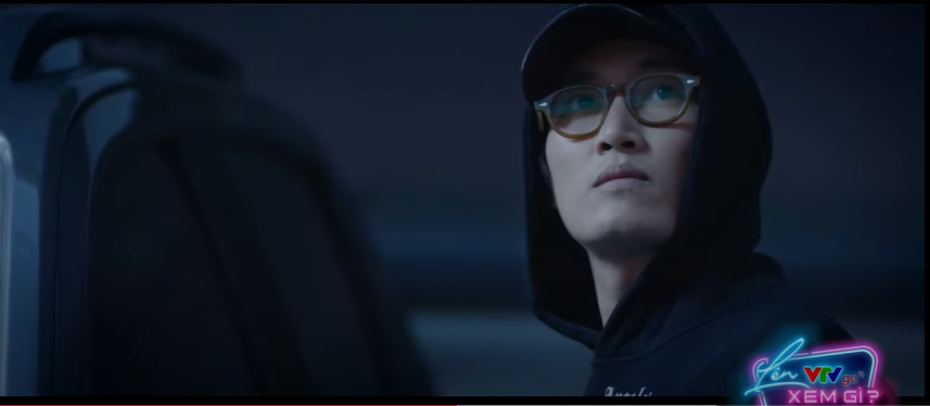 Duy không màng nguy hiểm để giúp đỡ chị gái của người yêu.