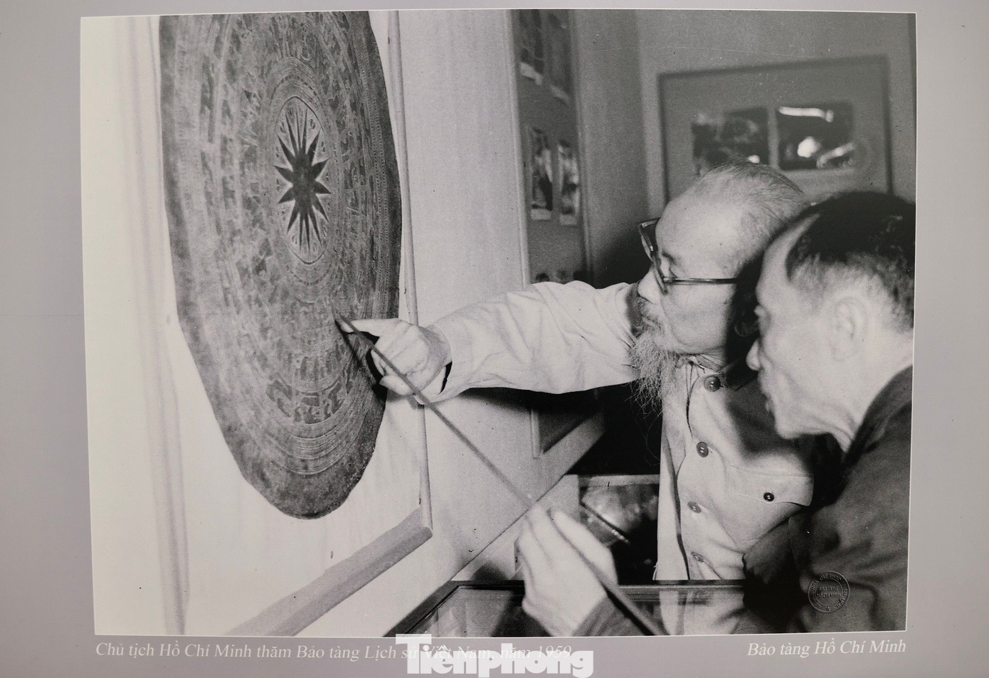 Chủ tịch Hồ Chí Minh thăm Bảo tàng Lịch sử Việt Nam năm 1959.