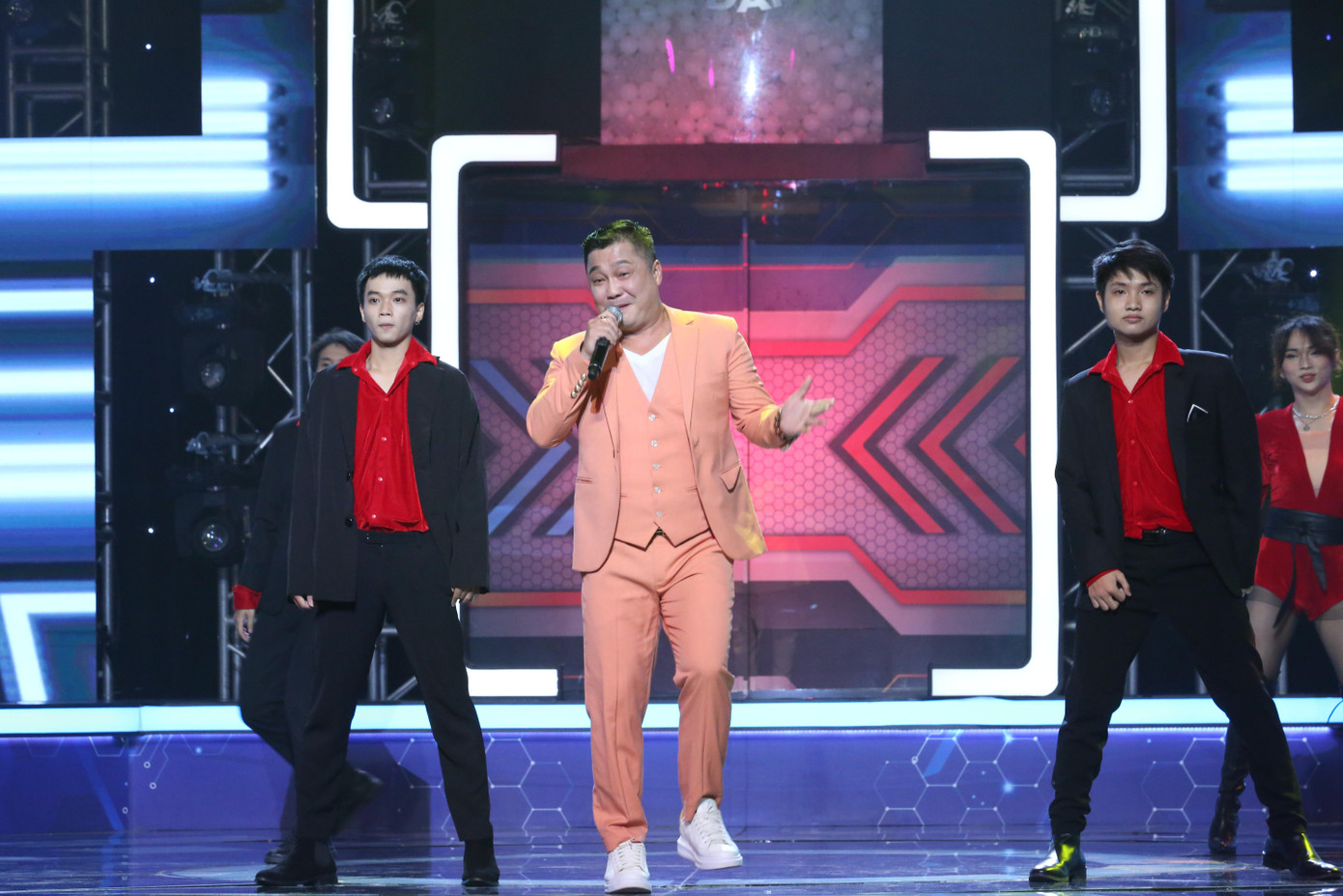 Tài tử Tây Sơn hào kiệt xuất hiện trong Bộ ba siêu đẳng