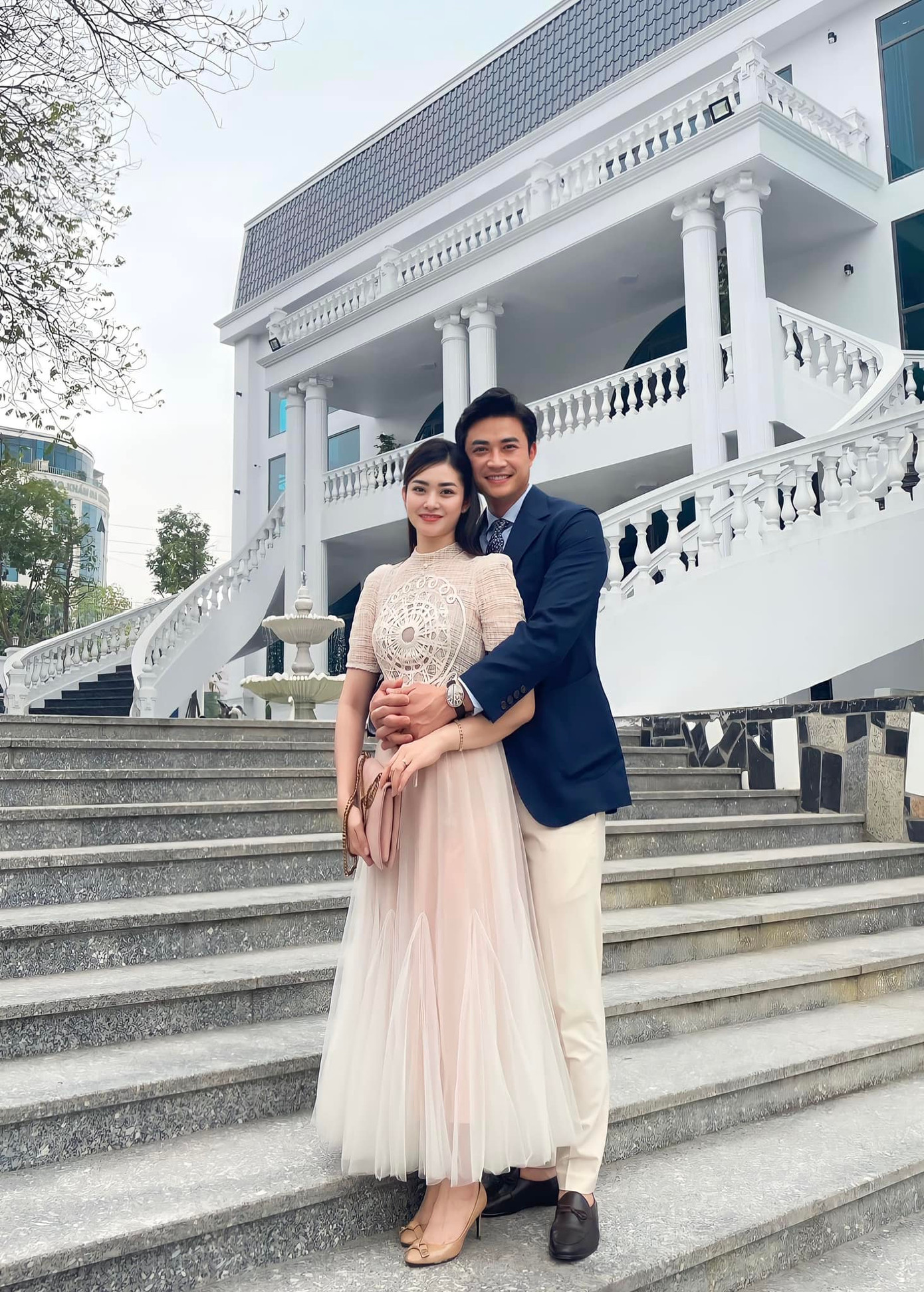 Diễn viên Tiến Lộc và vợ.