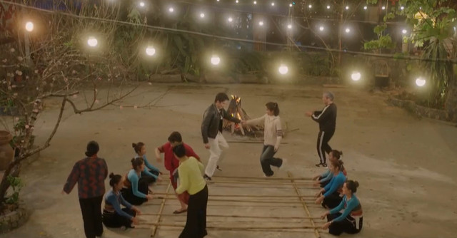 Gặp em ngày nắng không khai thác tình huống kịch tính, gây sốc hay đẩy cao mâu thuẫn giữa các nhân vật.