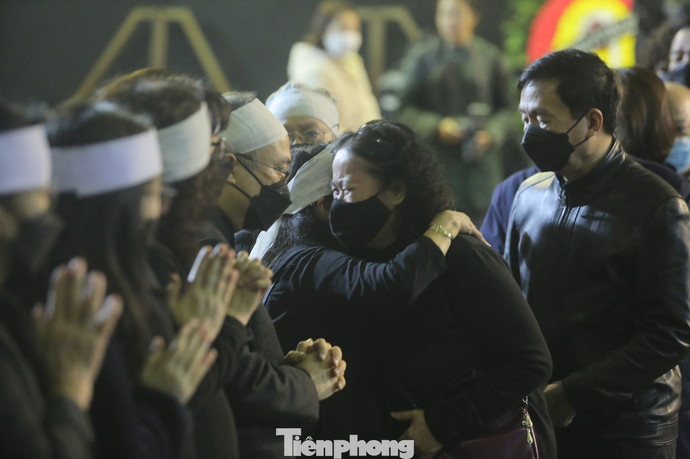 Những năm cuối đời, sức khỏe NGND Thái Thị Liên yếu đi nhiều. Theo chia sẻ của gia đình, dù tuổi cao sức yếu, bà vẫn cố gắng tập thể dục, tập đàn, luyện viết. Ảnh: DUY PHẠM.