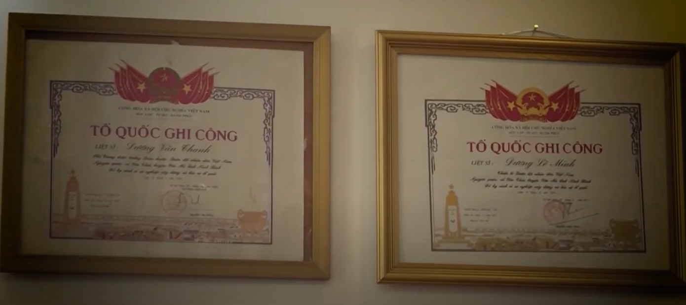 Bà mẹ Việt Nam anh hùng Lê Thị Minh Thủy có cả chồng và con trai hy sinh khi làm nhiệm vụ. Bà mẹ Việt Nam anh hùng Lê Thị Minh Thủy có cả chồng và con trai hy sinh khi làm nhiệm vụ.