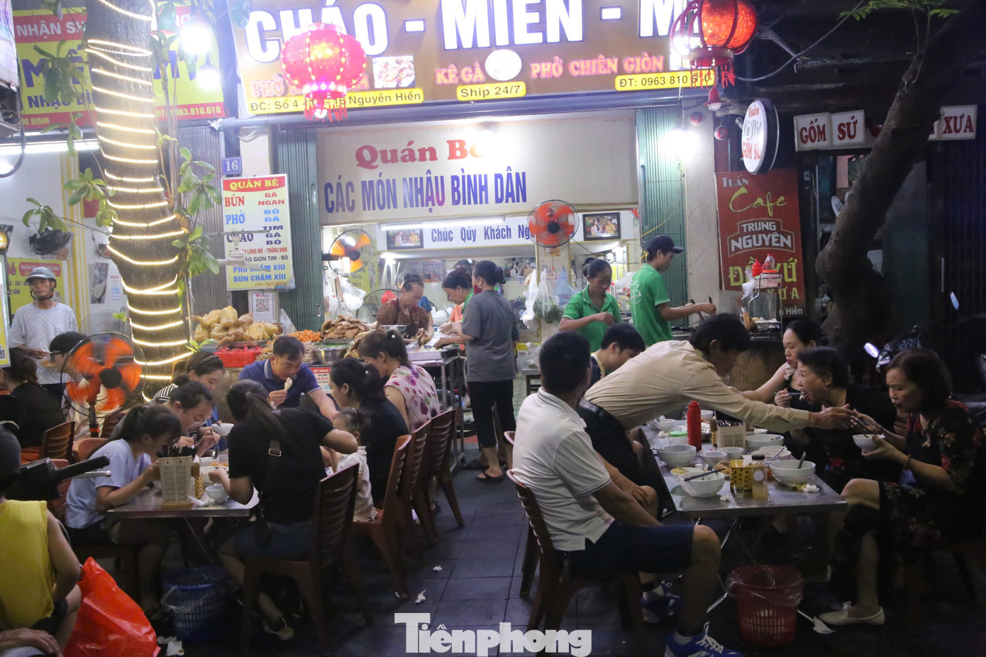 Quán Bé đông khách tới 2-3h sáng. Có nhiều khách từ Hà Nội, Thái Bình, Hà Nam, Ninh Bình... thưởng thức. Chưa vang danh rộng khắp như phở bò nhưng phở xíu Nam Định cũng khiến phần lớn thực khách ăn một lần là nhớ mãi. Là người con Nam Định gắn bó suốt mấy chục năm với nghề phở, chị Đỗ Thị Bé bày tỏ tự hào khi mới đây phở Nam Định được vinh danh là di sản văn hóa phi vật thể quốc gia.